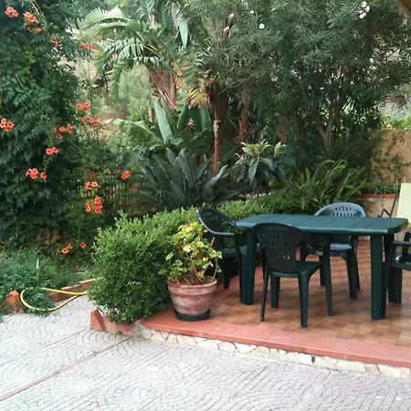 In Sea Horizon Escape צ'פאלו